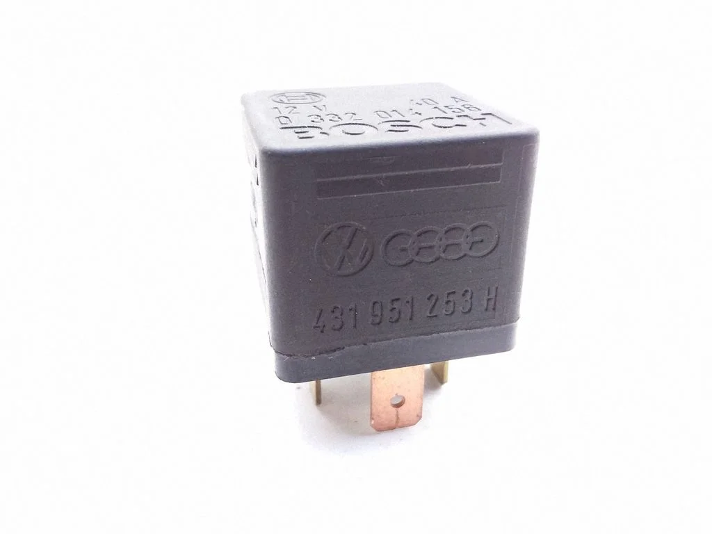 Hazard warning light relay – Audi A6 Allroad C5 (1999-2005)