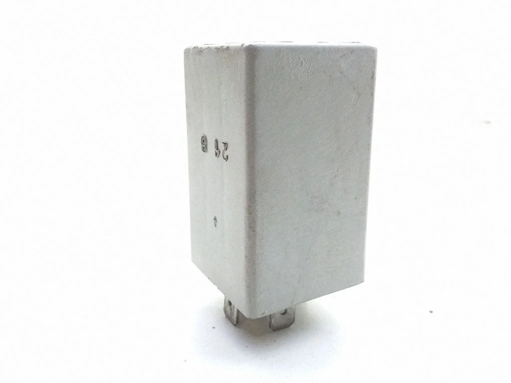 Hazard warning light relay – Renault Megane II (2002-2005)
