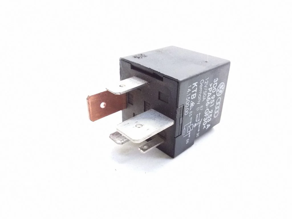 Hazard warning light relay – Volkswagen Golf IV (1998-2005)