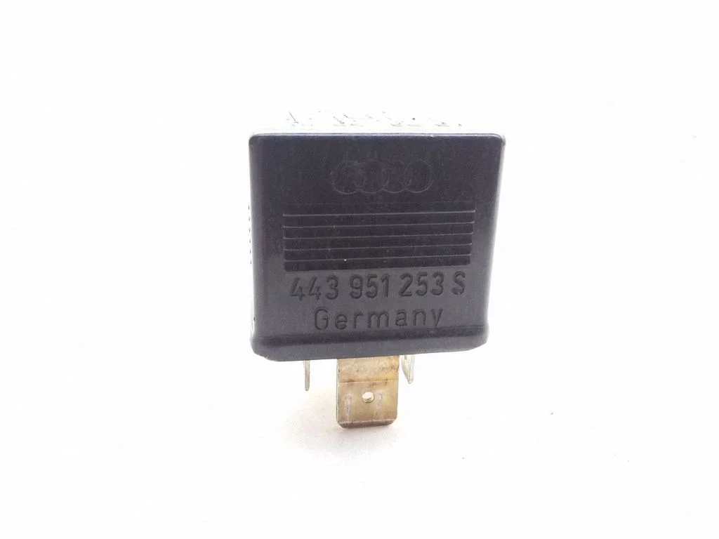 Hazard warning light relay – Audi A4 S4 B5 8D (1994-1999)