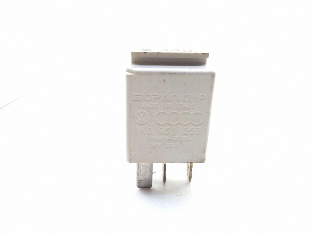Hazard warning light relay – Volkswagen Passat B6 (2005-2010)