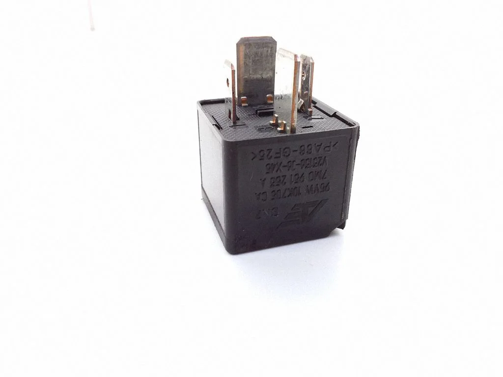 Hazard warning light relay – Volkswagen Bora (1998-2005)