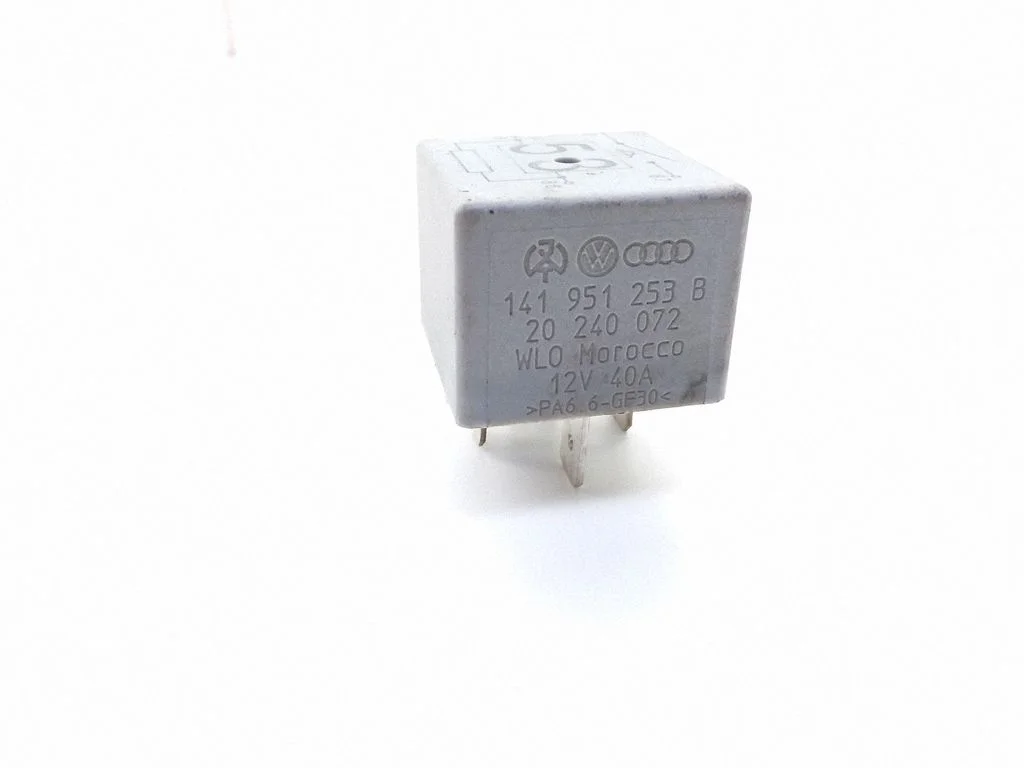 Hazard warning light relay – Volkswagen Bora (1998-2005)