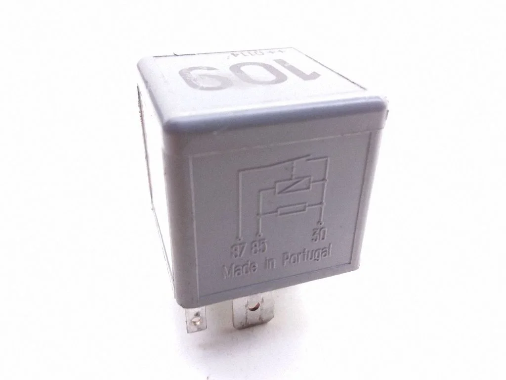 Hazard warning light relay – Volkswagen Bora (1998-2005)