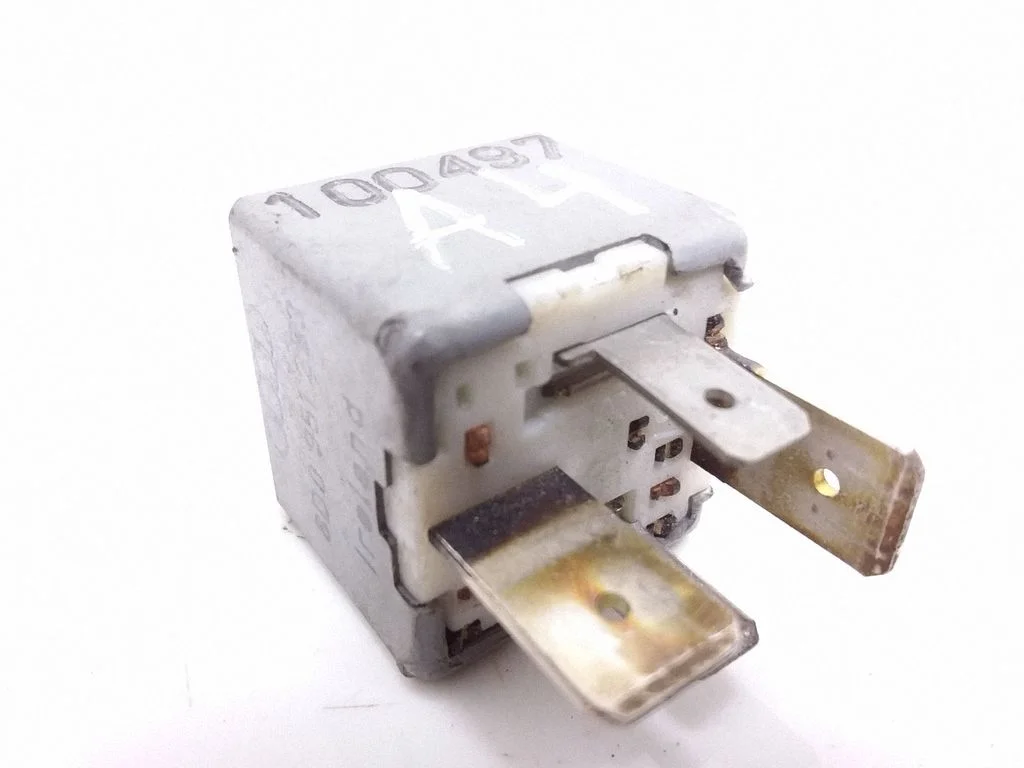 Hazard warning light relay – Audi A4 S4 B5 8D (1994-1999)