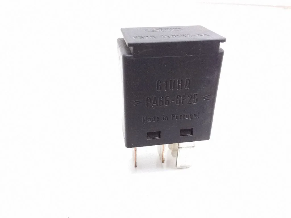 Hazard warning light relay – Ford Focus (1998-2004)