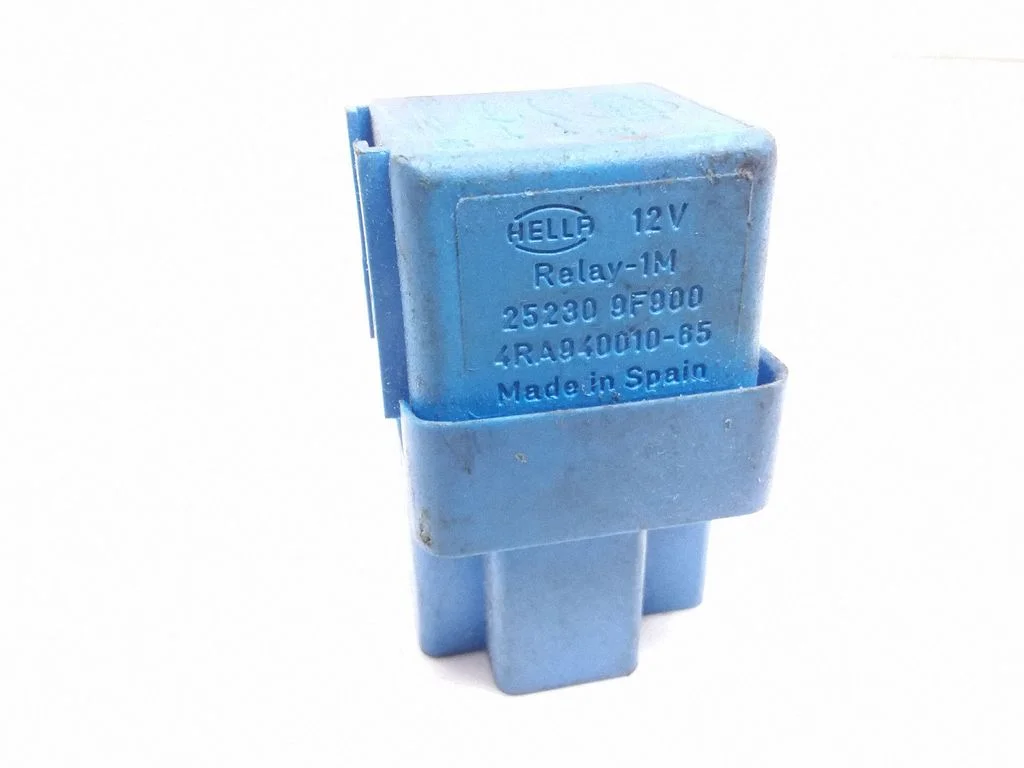 Hazard warning light relay – Nissan Primera (1997-1999)