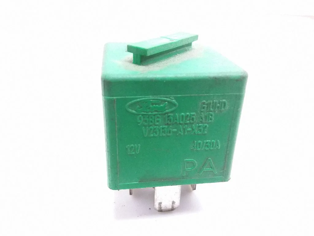 Hazard warning light relay – Ford Escort (1995-2004)