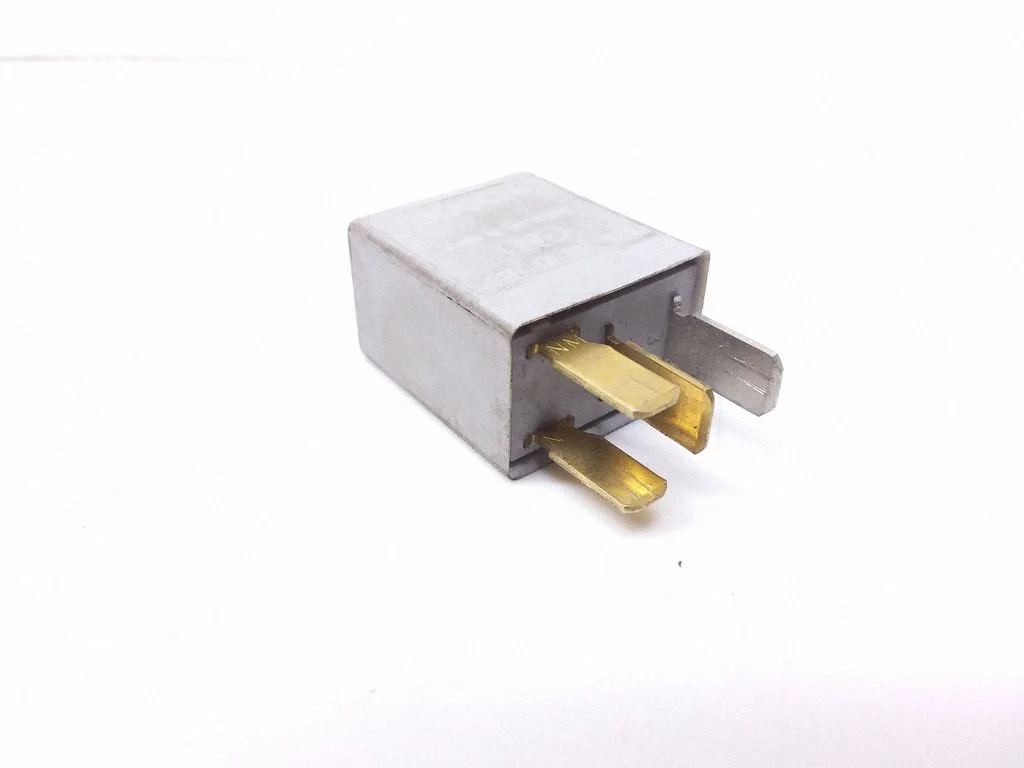 Hazard warning light relay – Toyota Corolla Verso E121 (2004-2007)