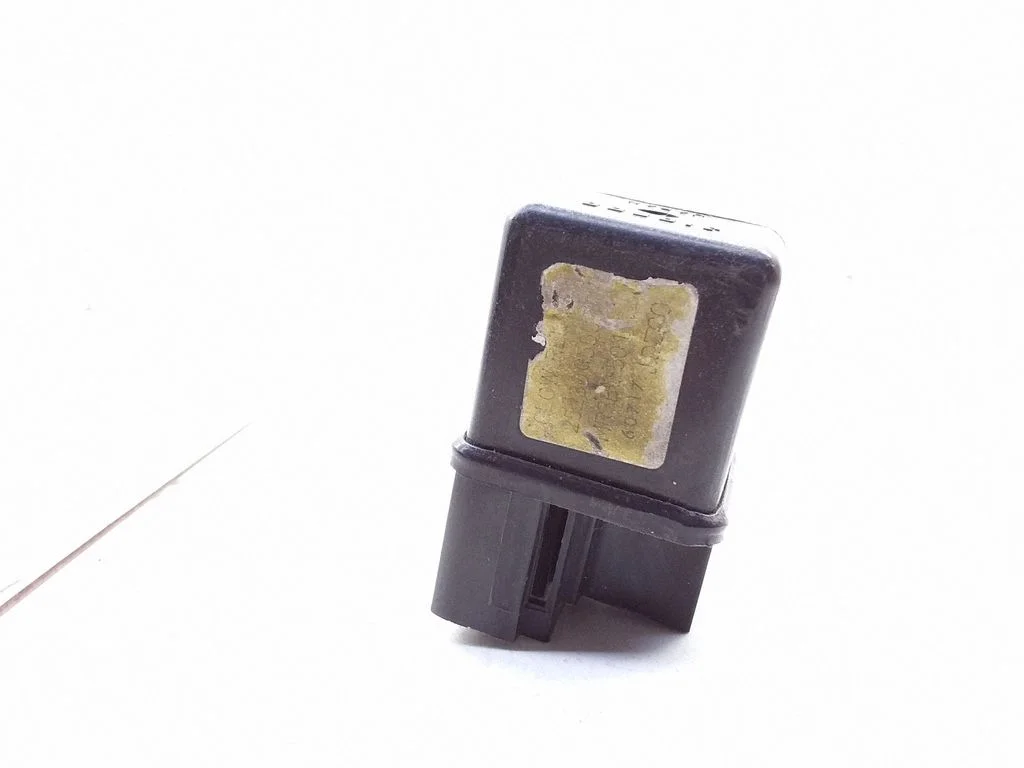 Hazard warning light relay – Nissan Almera (1995-2000)