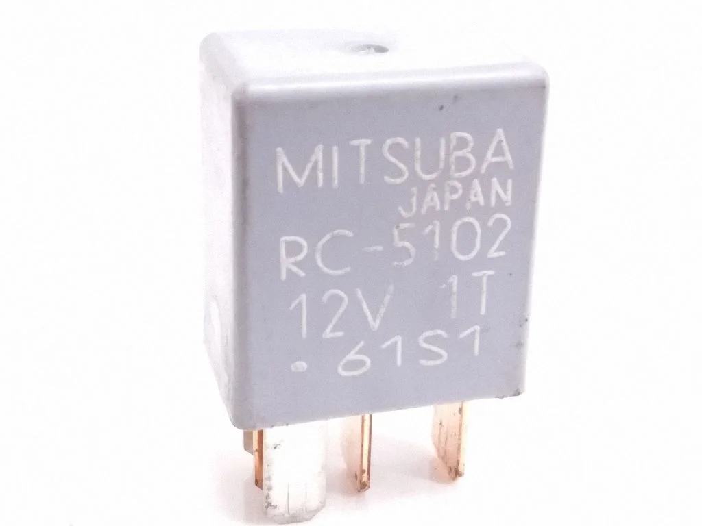 Hazard warning light relay – Honda CR-V (2002-2006)
