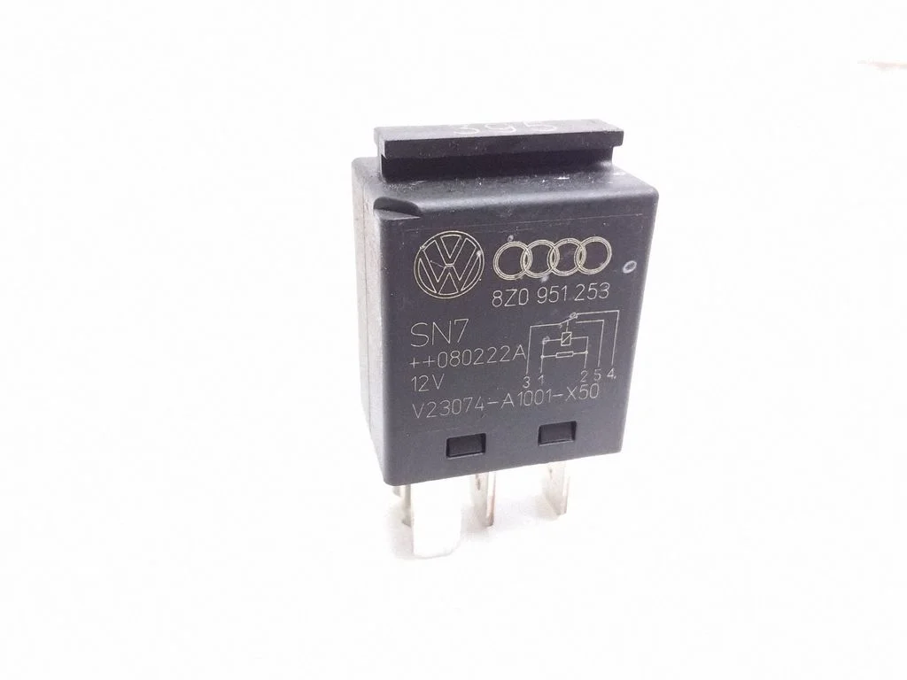 Hazard warning light relay – Skoda Octavia Mk2 (1Z) (2004-2013)