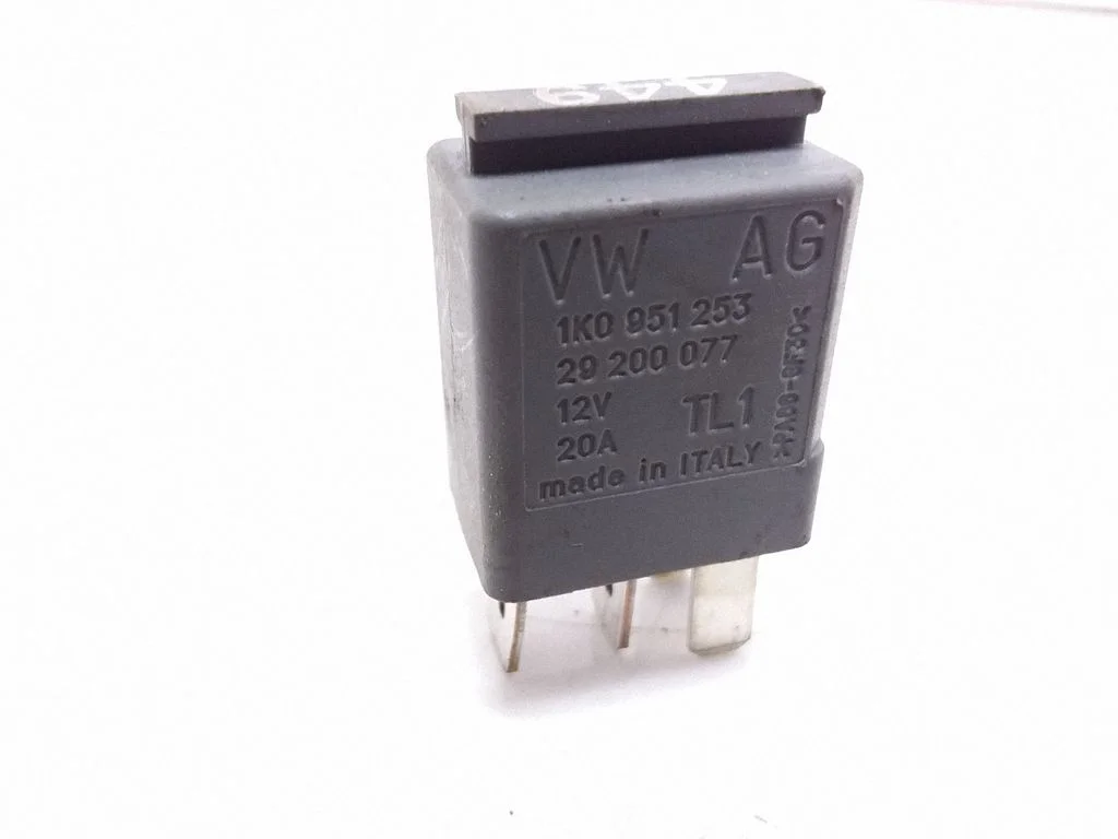 Hazard warning light relay – Skoda Octavia Mk2 (1Z) (2004-2013)