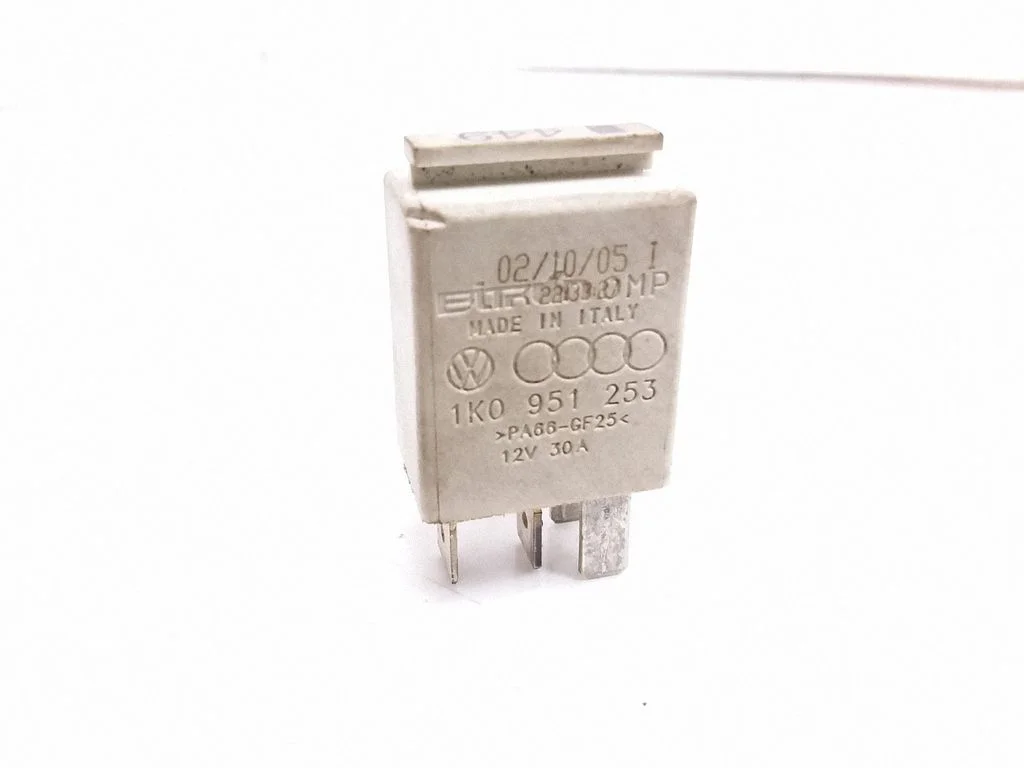 Hazard warning light relay – Volkswagen Passat B6 (2005-2010)