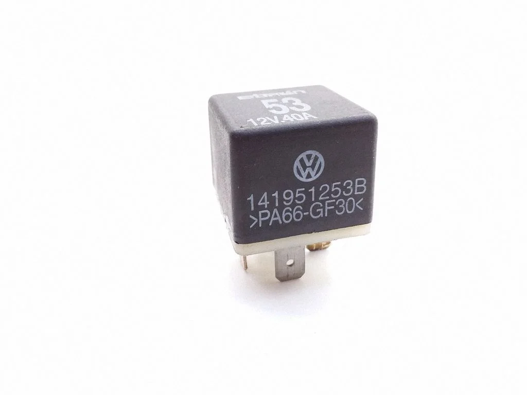 Hazard warning light relay – Volkswagen Passat B5.5 (2001-2005)