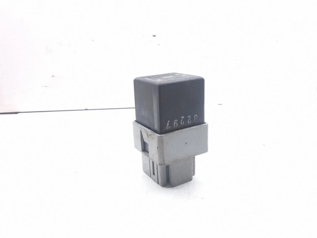 Other relay – Mitsubishi Carisma (1996-1999)