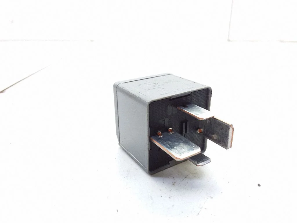 Other relay F80B14B192AA