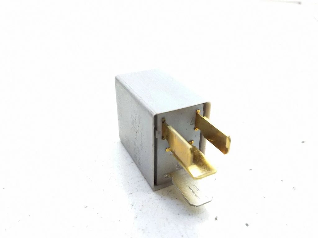 Other relay 9008087019