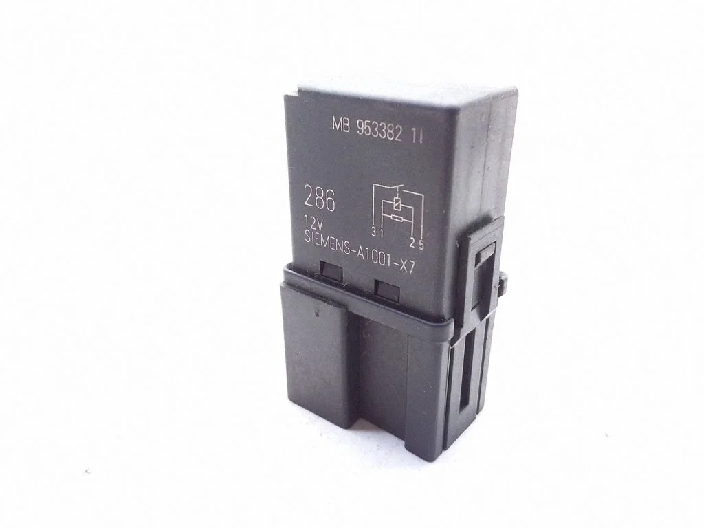 Other relay – Mitsubishi Carisma (1996-1999)