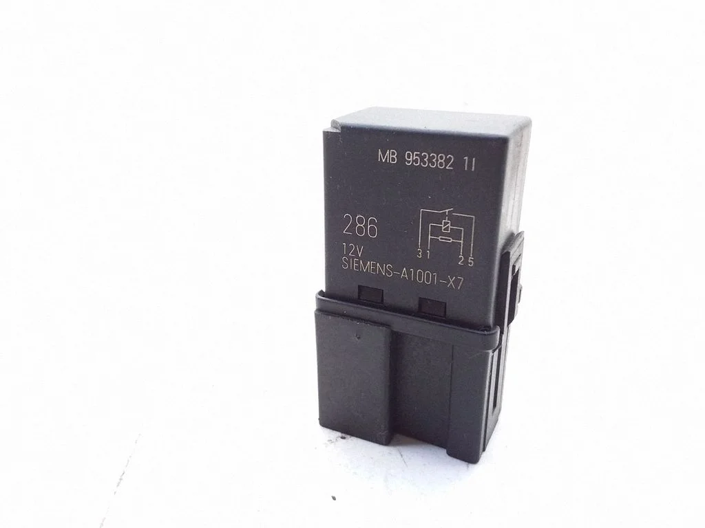 Other relay – Mitsubishi Carisma (1996-1999)