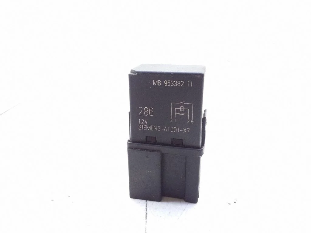 Other relay – Mitsubishi Carisma (1996-1999)