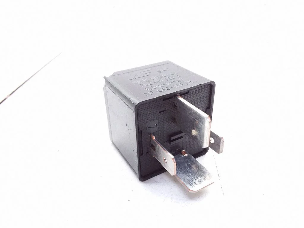 Other relay 7M0951253A