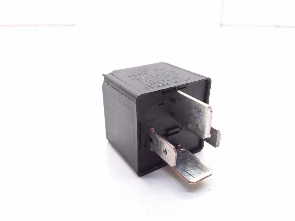Other relay 7M0951253A