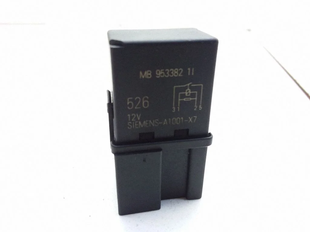 Other relay – Mitsubishi Carisma (1996-1999)