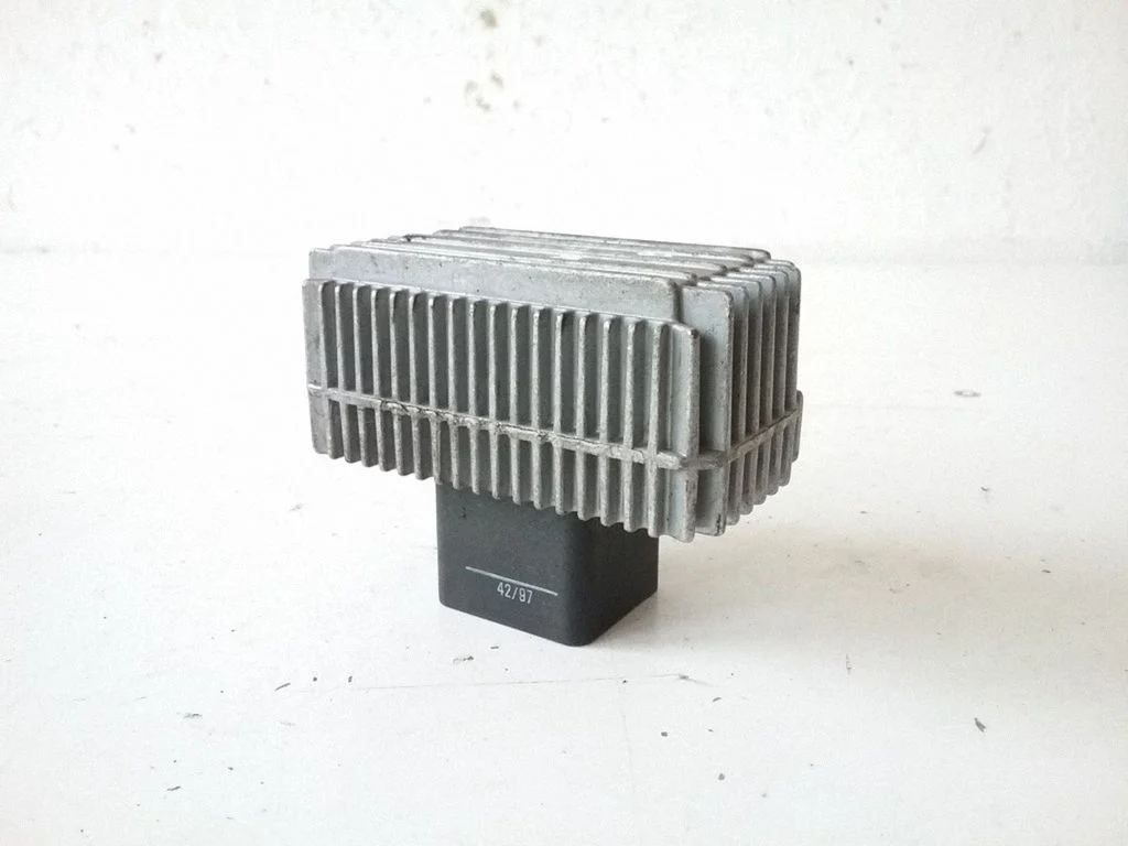 Glow plug pre-heat relay 90508974