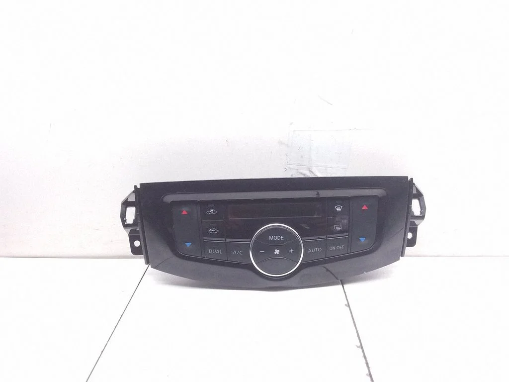 Kliimaseadme/kütte juhtplokk (salongis) – Nissan Navara D23 (2015-)
