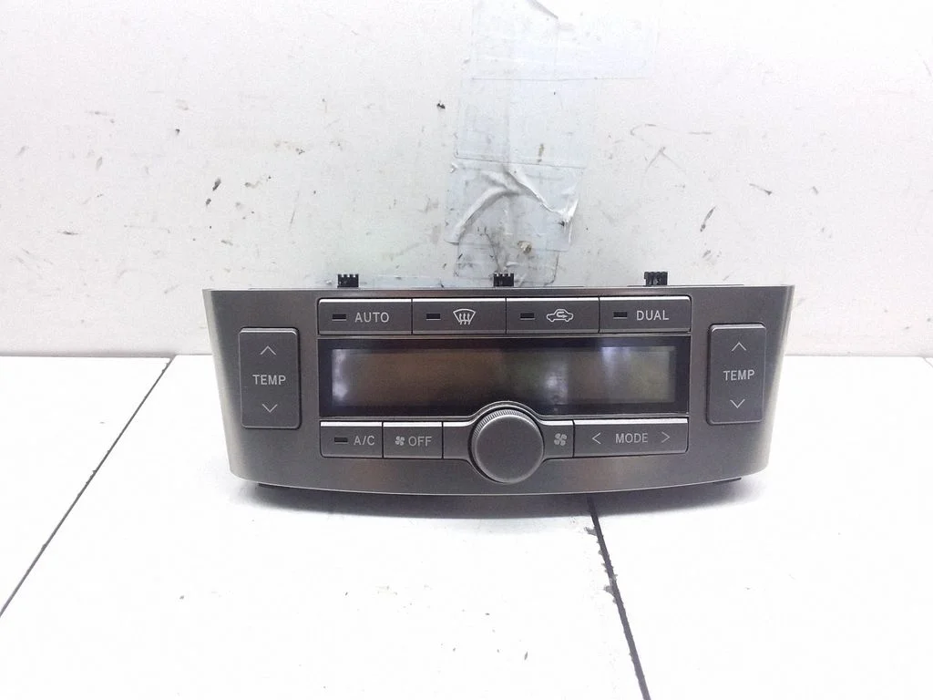 Kliimaseadme/kütte juhtplokk (salongis) – Toyota Avensis T250 (2006-2009)