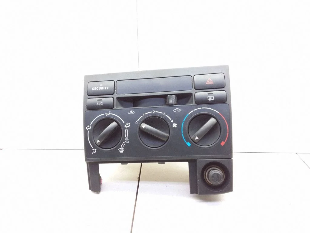 Panel sterowania klimatyzacją / nawiewem – Toyota Matrix (E130) (2001-2008)