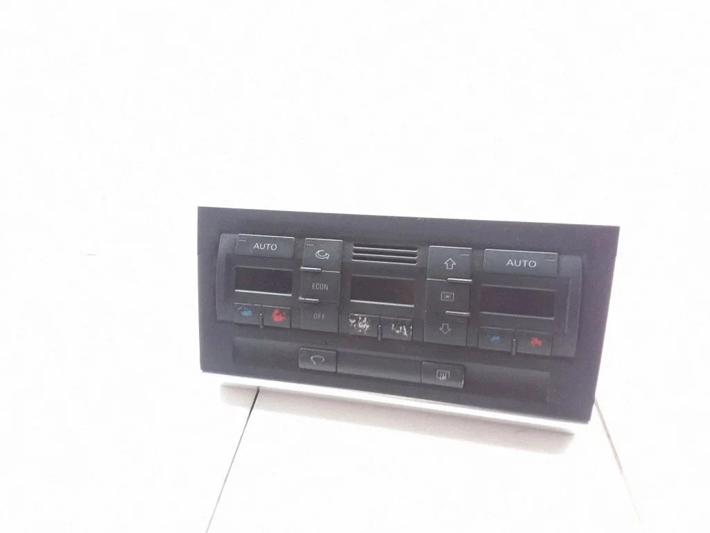 Panel sterowania klimatyzacją / nawiewem – Audi A4 S4 B6 8E 8H (2001-2005)