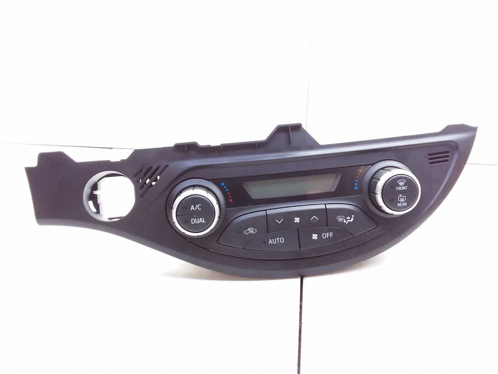Panel sterowania klimatyzacją / nawiewem – Toyota Yaris (2015-)