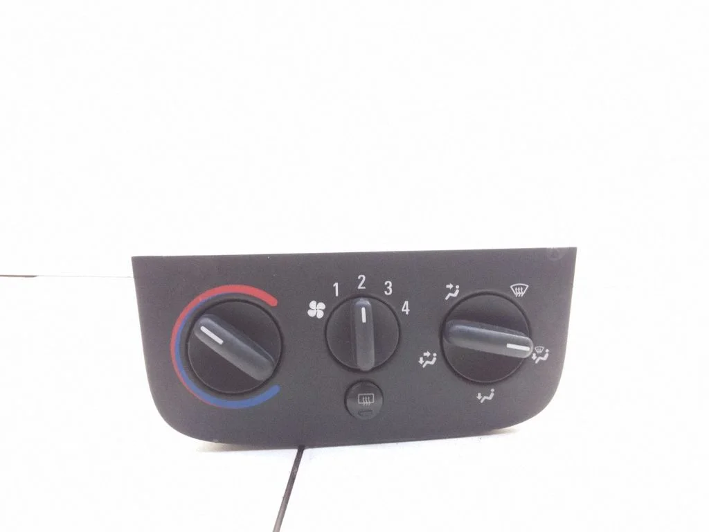 Kliimaseadme/kütte juhtplokk (salongis) – Opel Corsa C (2000-2006)