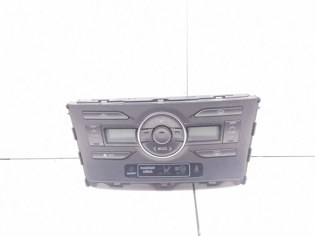 Gaisa kondicioniera/klimata/sildītāja vadības bloks (salonā) – Toyota Auris 150 (2006-2012)