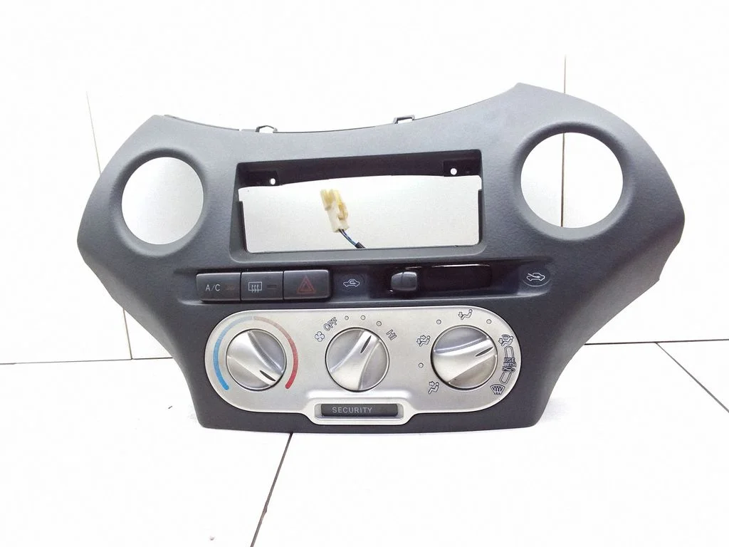 Panel sterowania klimatyzacją / nawiewem – Toyota Yaris Verso (1999-2005)
