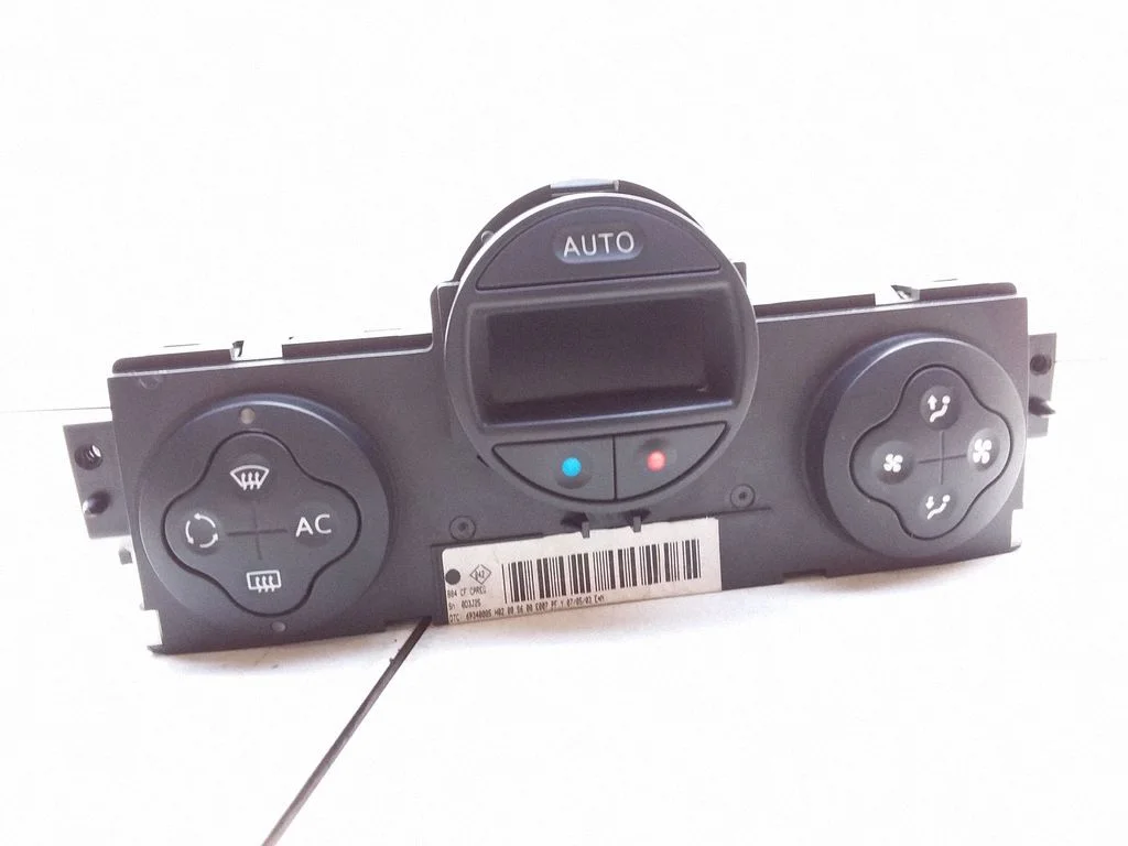 Kliimaseadme/kütte juhtplokk (salongis) – Renault Megane II (2002-2005)