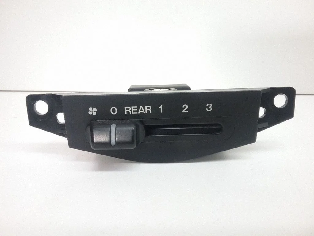 Climate control unit – Mazda MPV II LW (1999-2007)