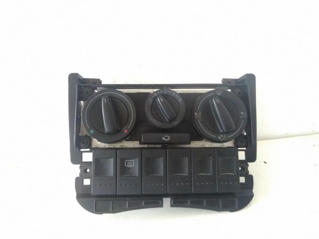 Climate control unit – Volkswagen Polo (2002-2005)