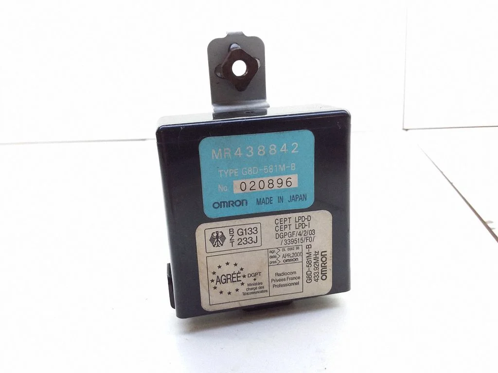 Centrālās slēgšanas vadības bloks MR438842