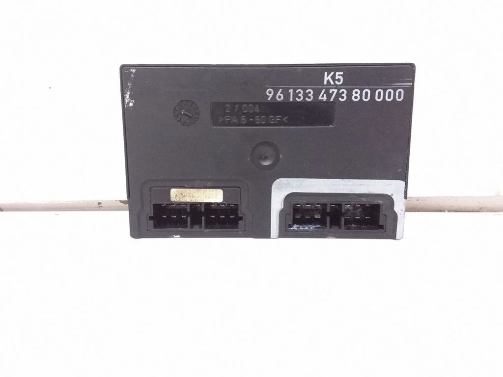Centrālās slēgšanas vadības bloks 9613347380