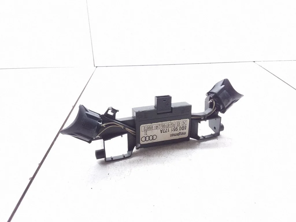 Signalisatsiooni juhtplokk – Audi A4 S4 B5 8D (1994-1999)