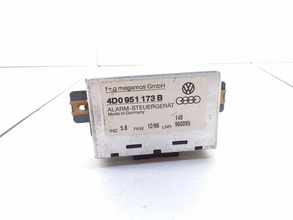 Signalisatsiooni juhtplokk – Audi A4 S4 B5 8D (1994-1999)