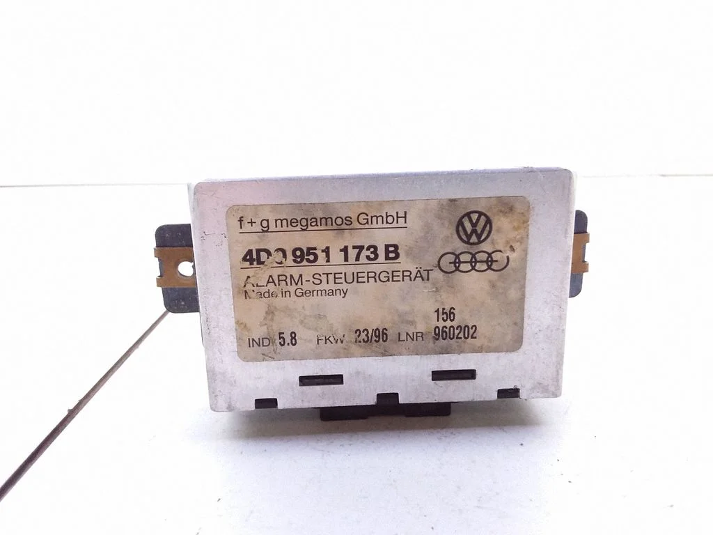 Signalisatsiooni juhtplokk – Audi A4 S4 B5 8D (1994-1999)