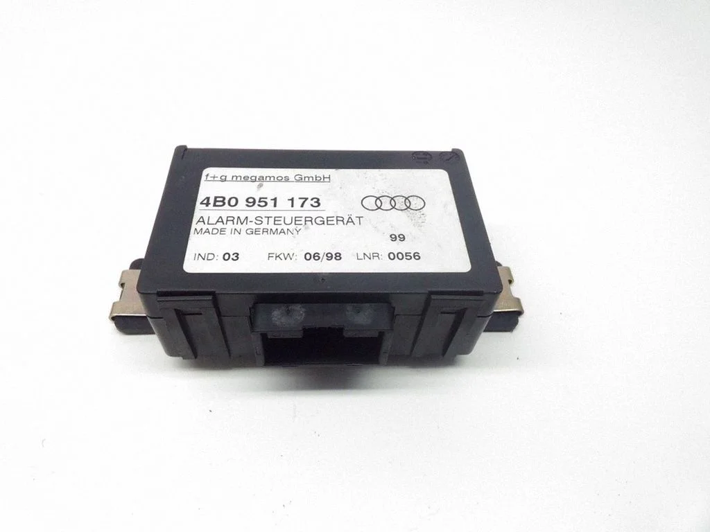 Signalisatsiooni juhtplokk – Audi A4 S4 B5 8D (1994-1999)
