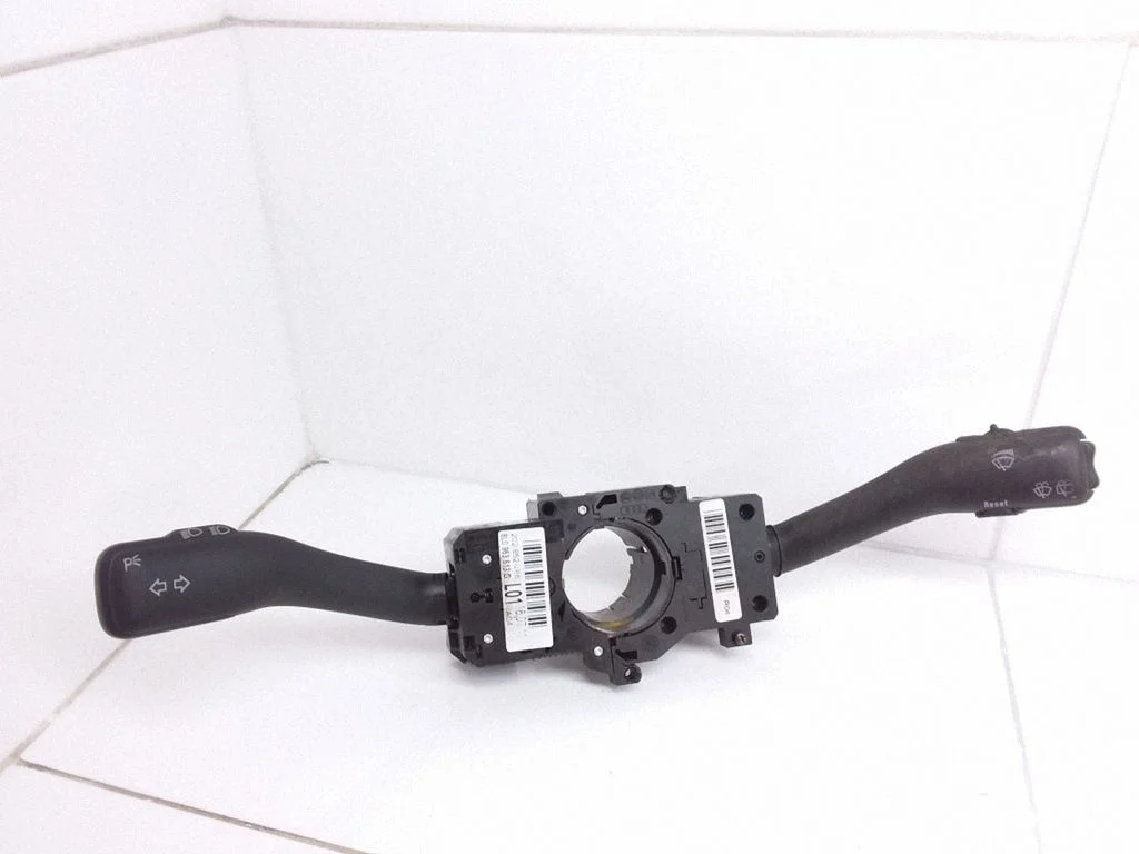 Wiper turn signal indicator stalk/switch CZKO301202032