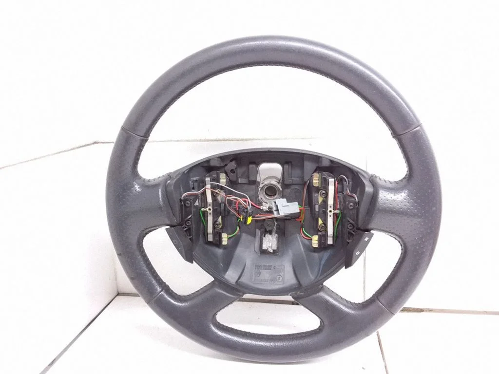 Steering wheel 8200139852