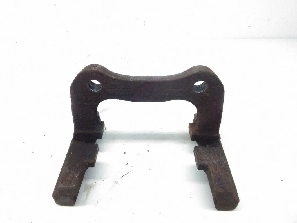 Piduriklotside hoidik/kandur (tagumine) – Renault Megane III (2009-2016)