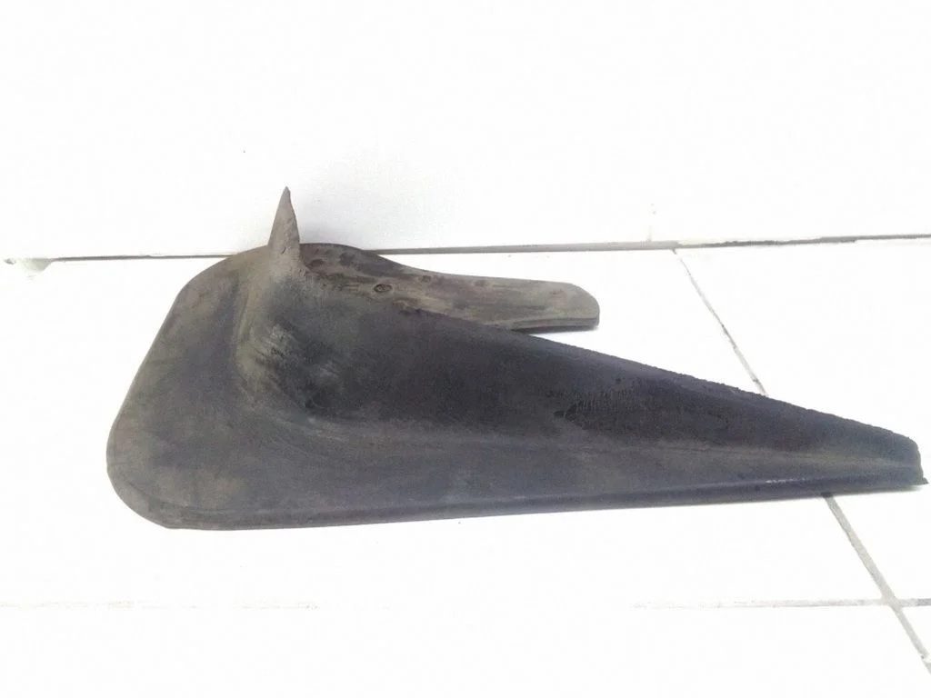 Front mudguard – right